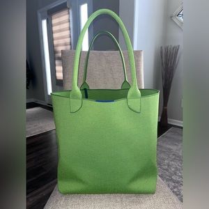 Rothy’s Lightweight Tote in Leaf Green